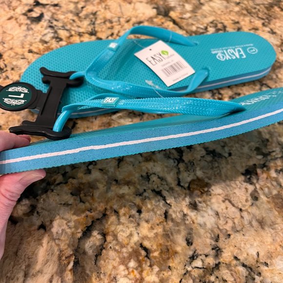 Easy USA Flip Flops, Women's Sizes M and XL in Aqua, Purple, Black, and Red - Picture 3 of 4